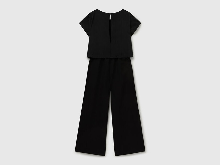 böljande jumpsuit med kort ärm
