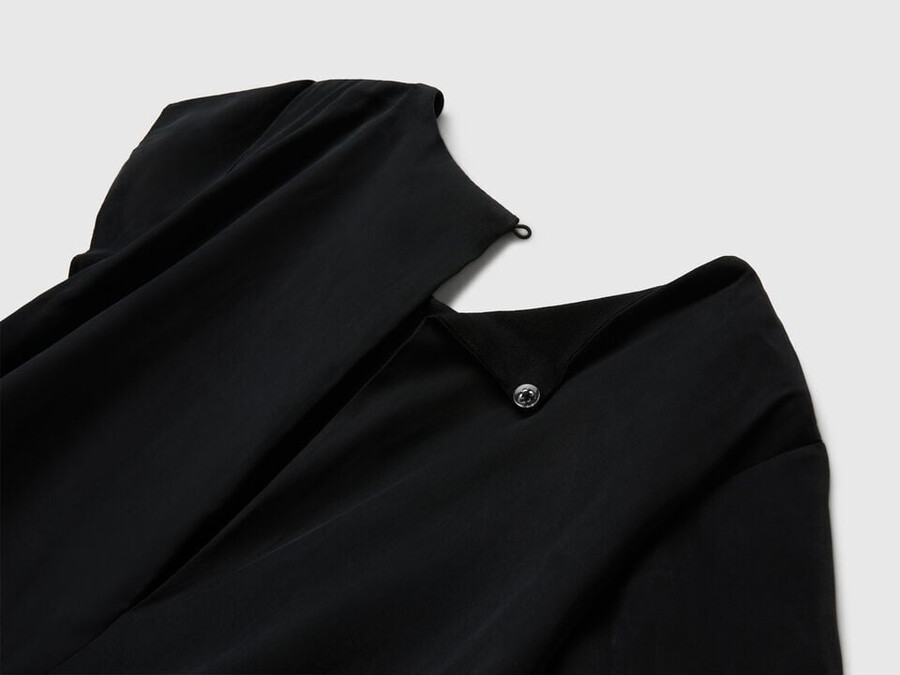 böljande jumpsuit med kort ärm